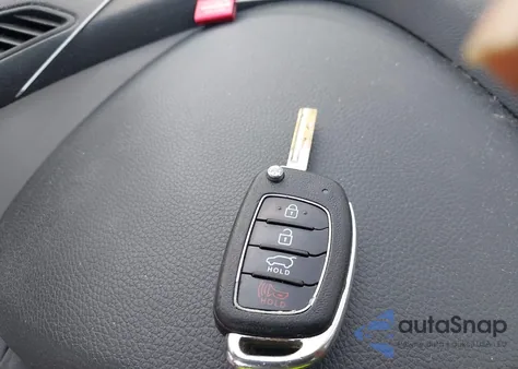 2017 Hyundai Santa Fe Sport 2.4L z USA, uszkodzony, nr VIN 5XYZT3LB4HG435266